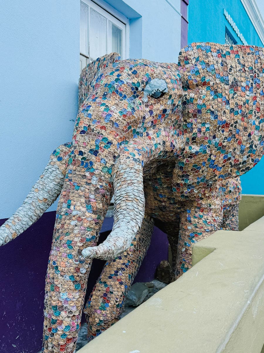 éléphant sculpture en capsules Nespresso recyclées